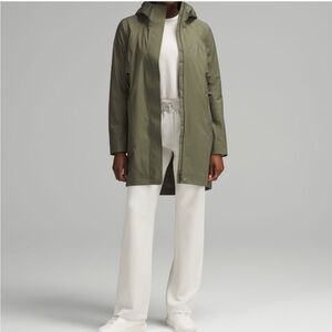 Lululemon Rain Rebel olive green size 8 NWT